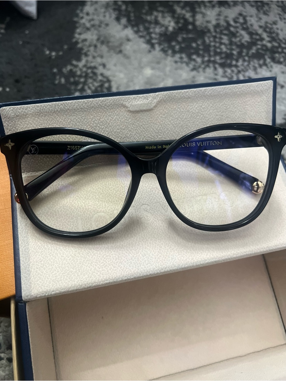 Louis Vuitton LV cat eye eyeglasses size 57-16-145